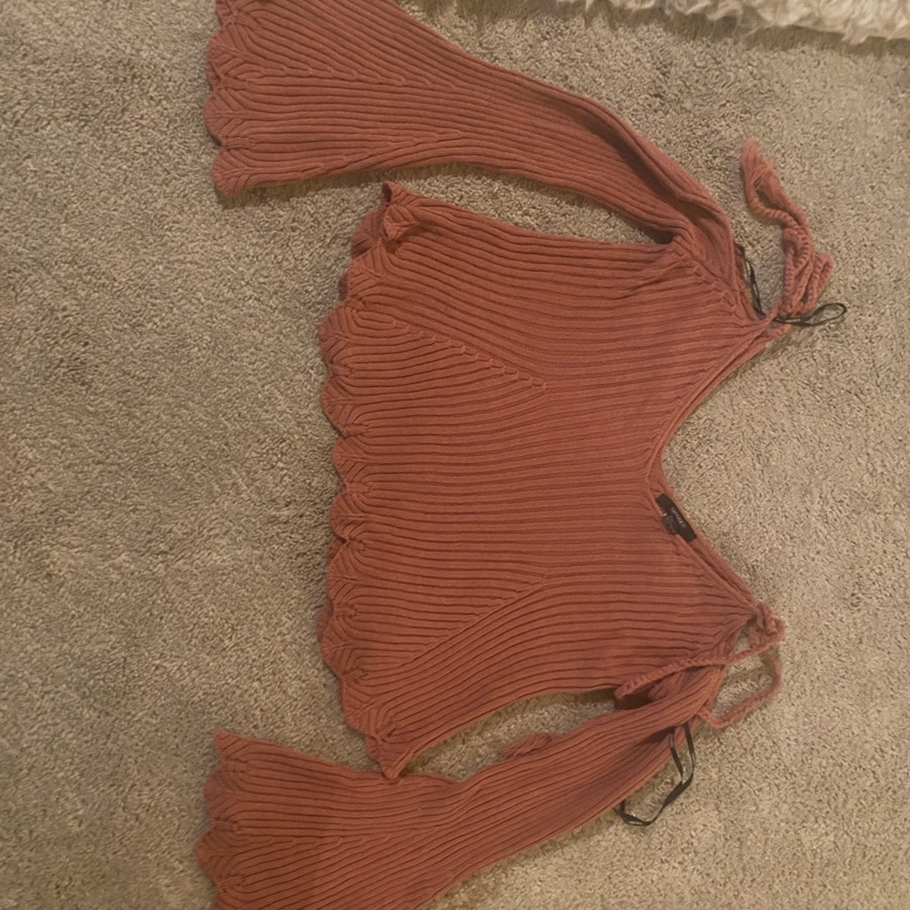 Forever 21 coral long sleeve with flare sleeves. Comfortable and sexy!